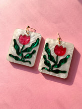 Load image into Gallery viewer, Wavy Tulip Earrings
