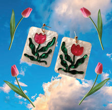 Load image into Gallery viewer, Wavy Tulip Earrings
