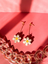 Load image into Gallery viewer, Double Daisy Chains
